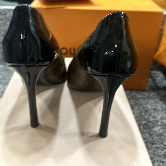 Louis Vuitton Cherie Pump - Picture 6 of 9